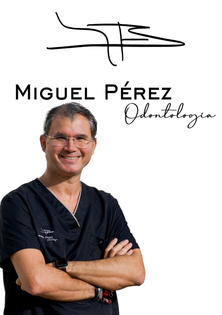 Dr. Miguel Pérez dentista en Llíria especializado en implantología y estética dental