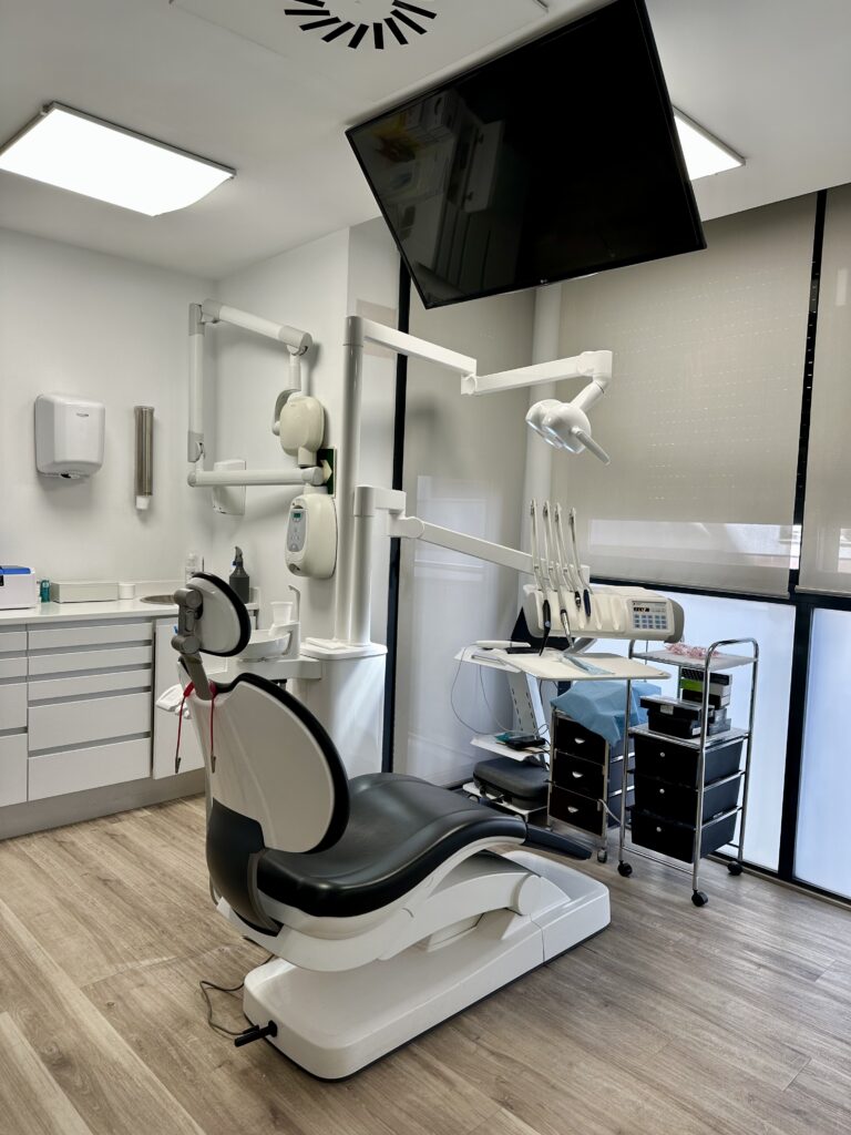 Sillón dental clínica Miguel Pérez Odontología Llíria