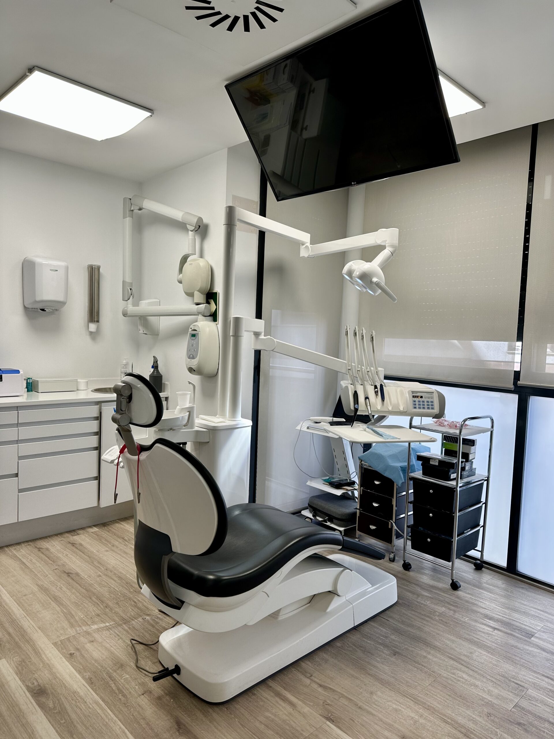 Clínica dental Miguel Pérez Odontología Llíria — endodoncia y tratamientos sin dolor